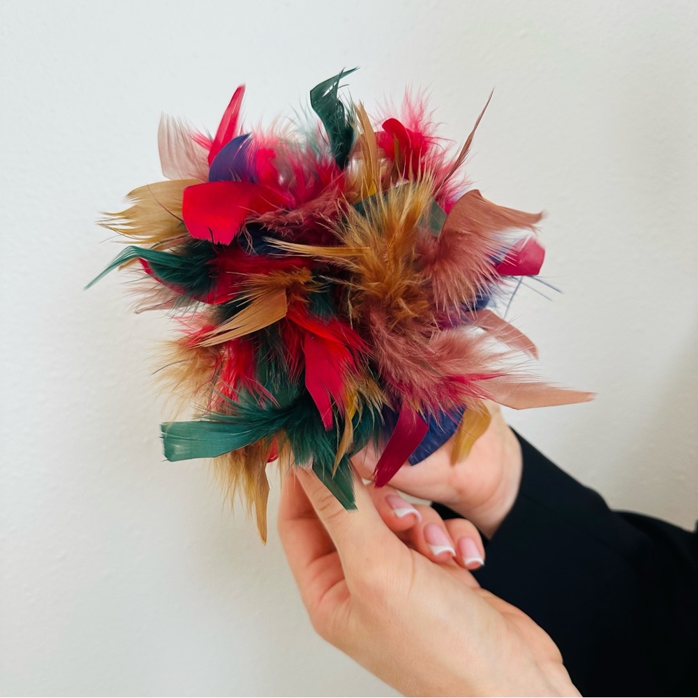 New Colorful Feather Brooch - Picture 6 of 8